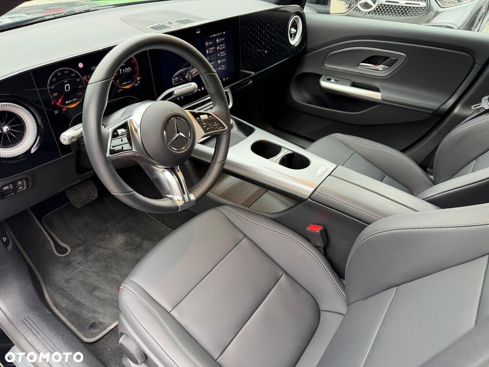 Mercedes-Benz CLA 200 mHEV 8G-DCT - 11