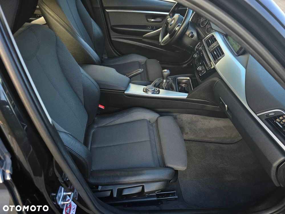 BMW Seria 3 320d Edition M Sport Shadow - 11