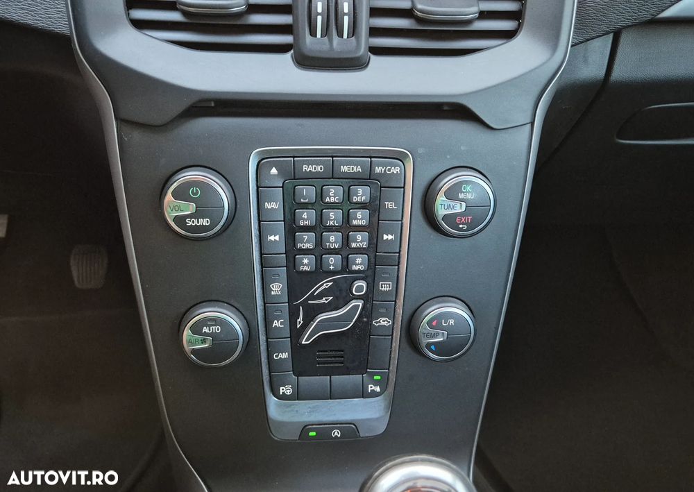 Volvo V40 D2 R Design - 25
