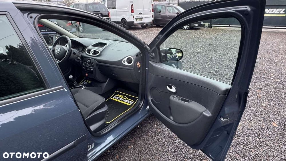 Renault Clio - 23