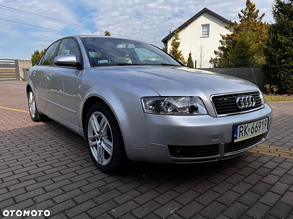 Audi A4 Limousine - 1