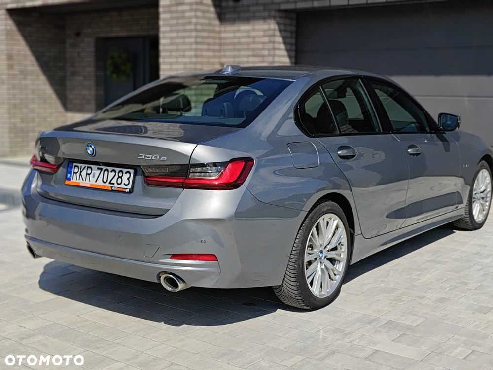 BMW Seria 3 330e M Sport - 9