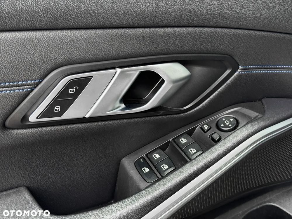 BMW Seria 3 320d xDrive M Sport sport - 23