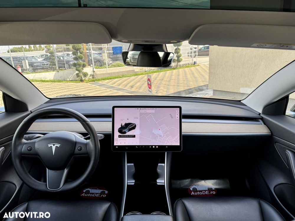 Tesla Model 3 - 10