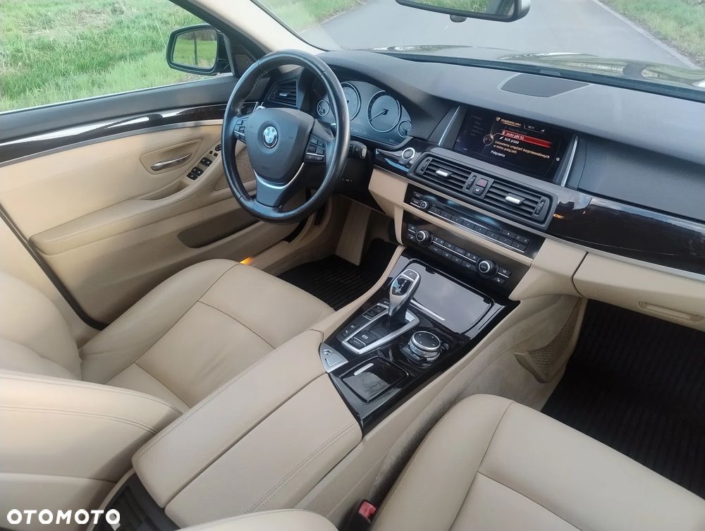 BMW Seria 5 528i Luxury Line - 36