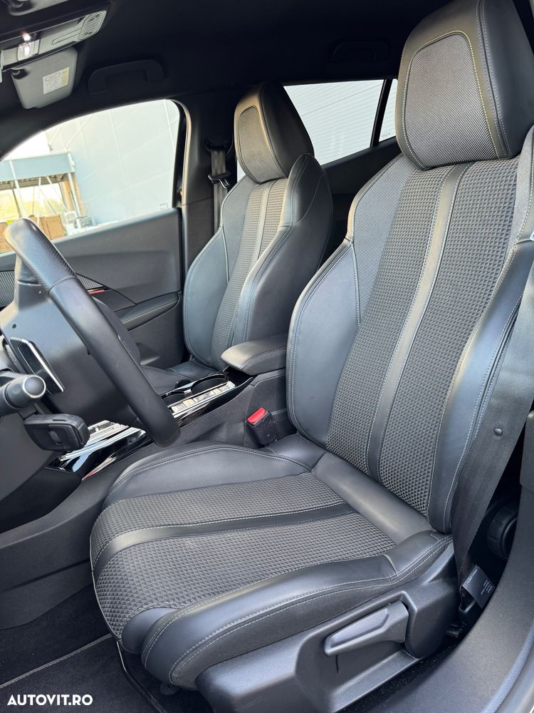 Peugeot 2008 PureTech 130 EAT8 GT - 28