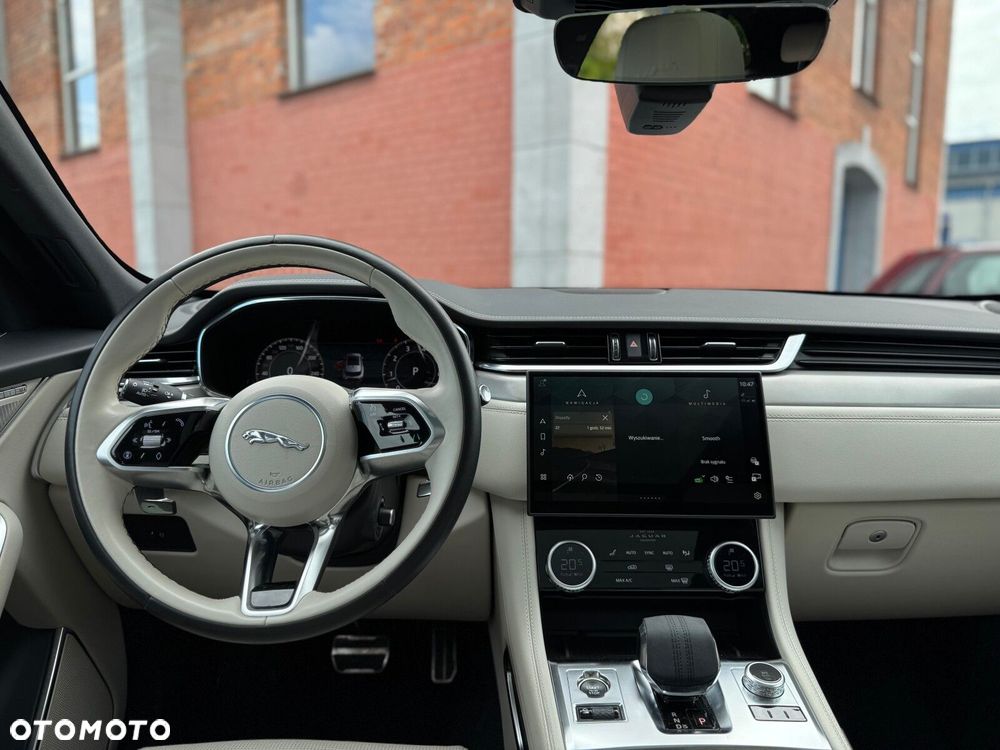 Jaguar F-Pace - 25