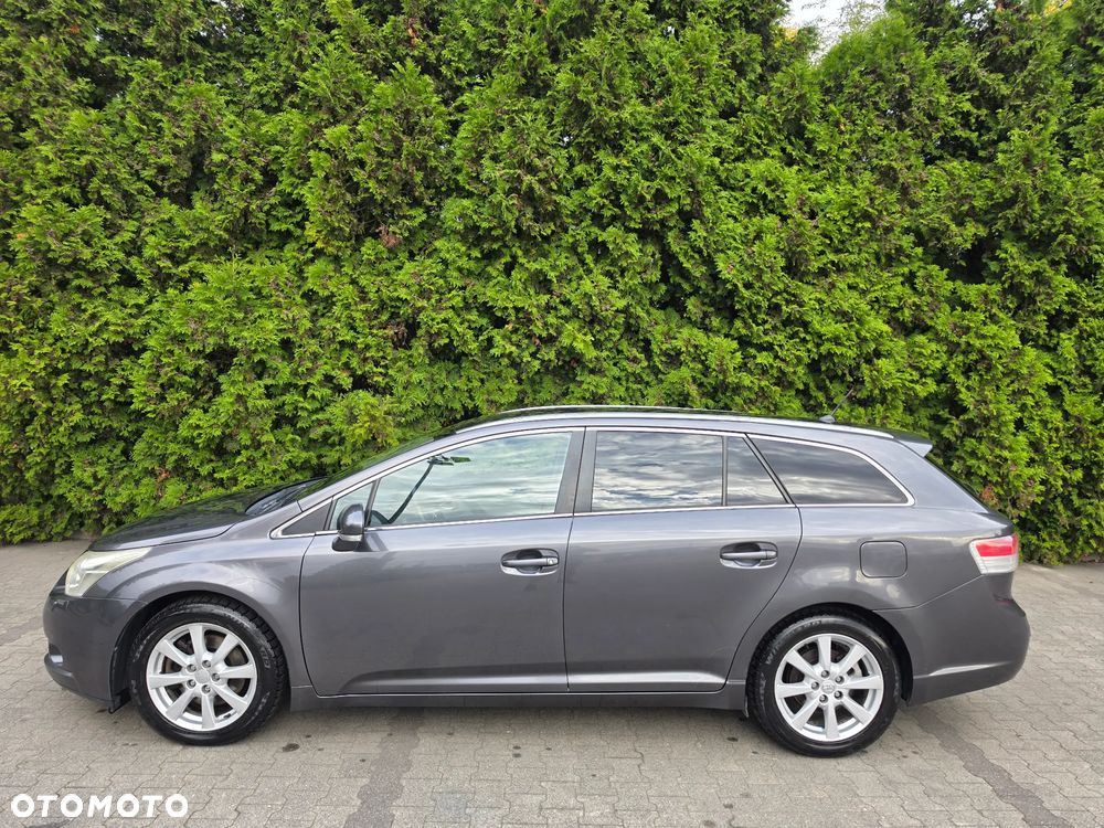Toyota Avensis 2.2 D-4D Premium - 2