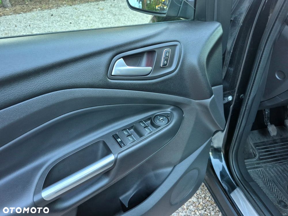 Ford Kuga 2.0 TDCi 4x4 Titanium - 27