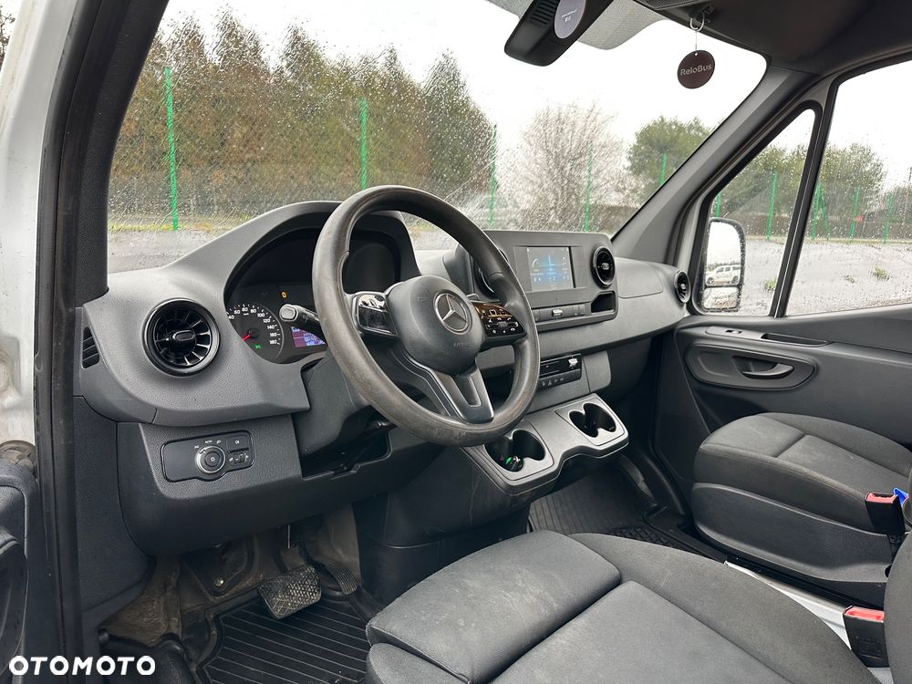 Mercedes-Benz Sprinter - 21