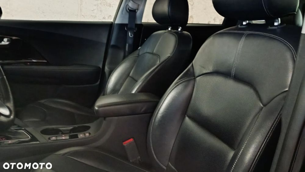 Kia Niro 1.6 GDI Hybrid L Business Line - 25