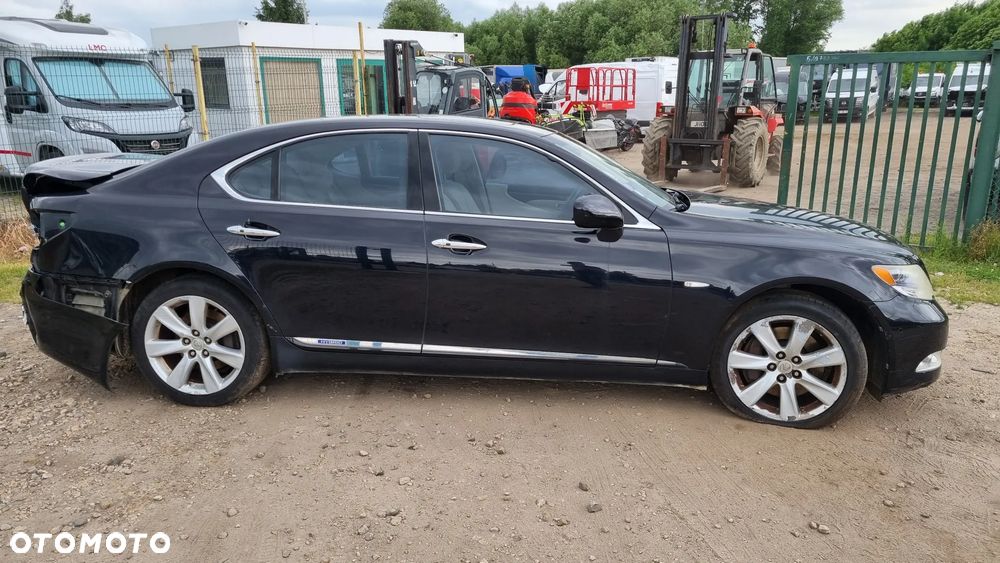 Lexus LS 600h Ambience h - 3
