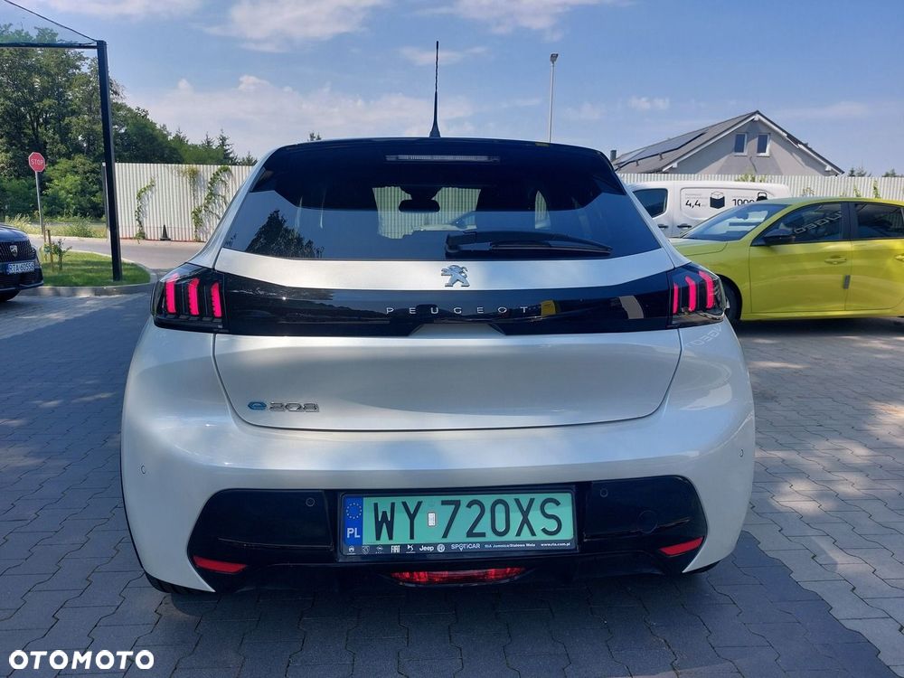 Peugeot 208 - 4