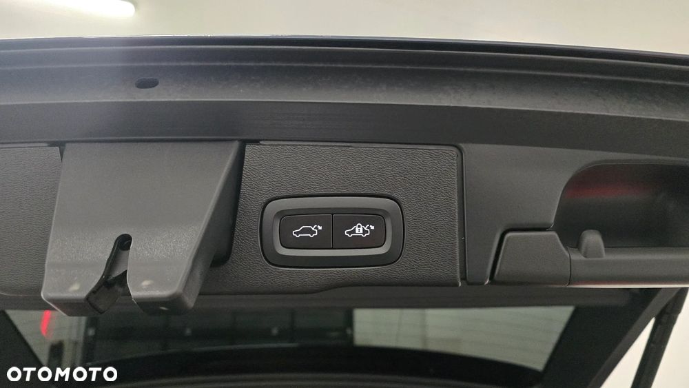 Volvo XC 60 B4 D AWD Plus Dark - 10