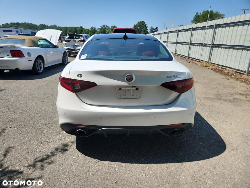 Alfa Romeo Giulia 2.0 Turbo 16V AT8-Q4 Ti - 6