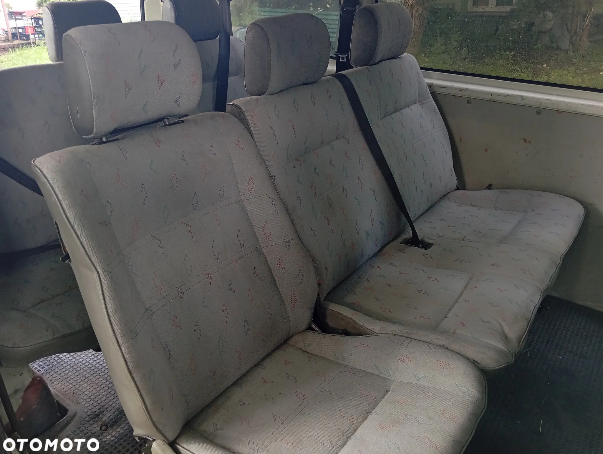 Volkswagen Caravelle - 11