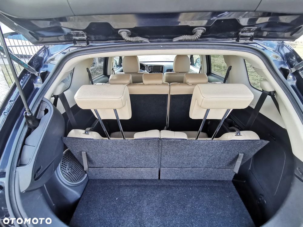 Mitsubishi Outlander 2.0 Intense + Navi 4WD CVT - 10