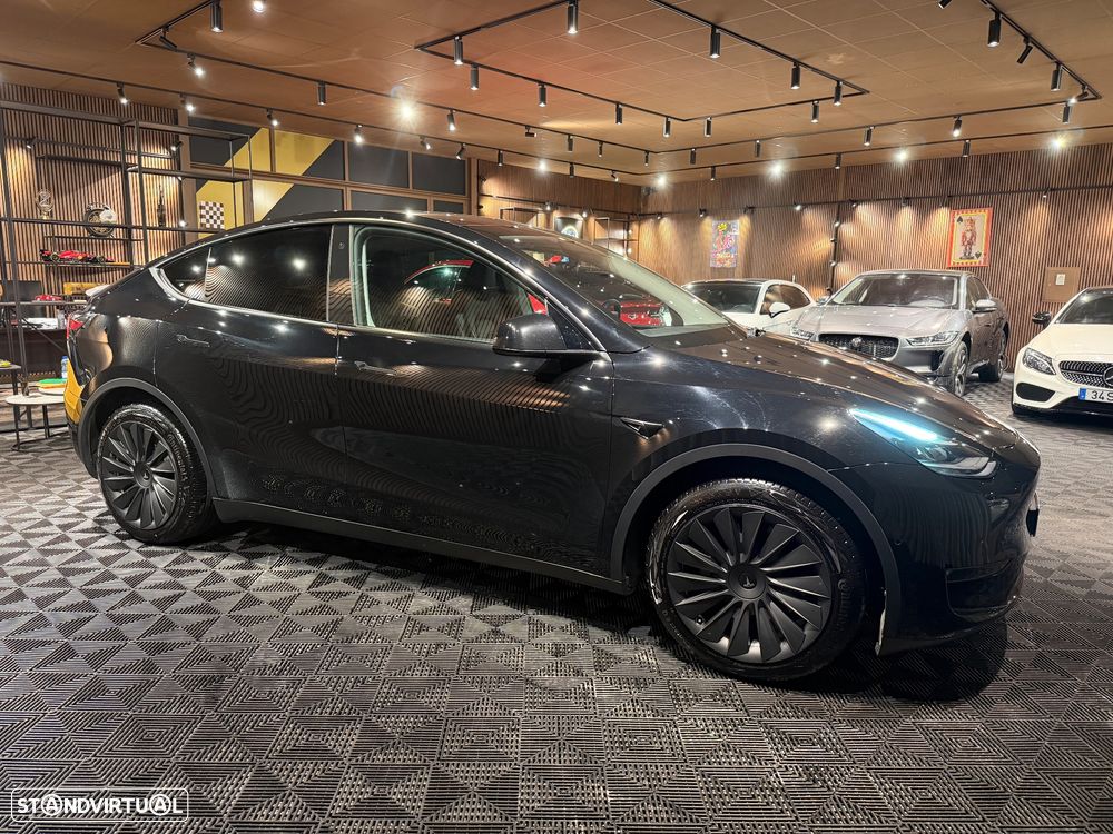Tesla Model Y Long Range Dual Motor AWD - 8