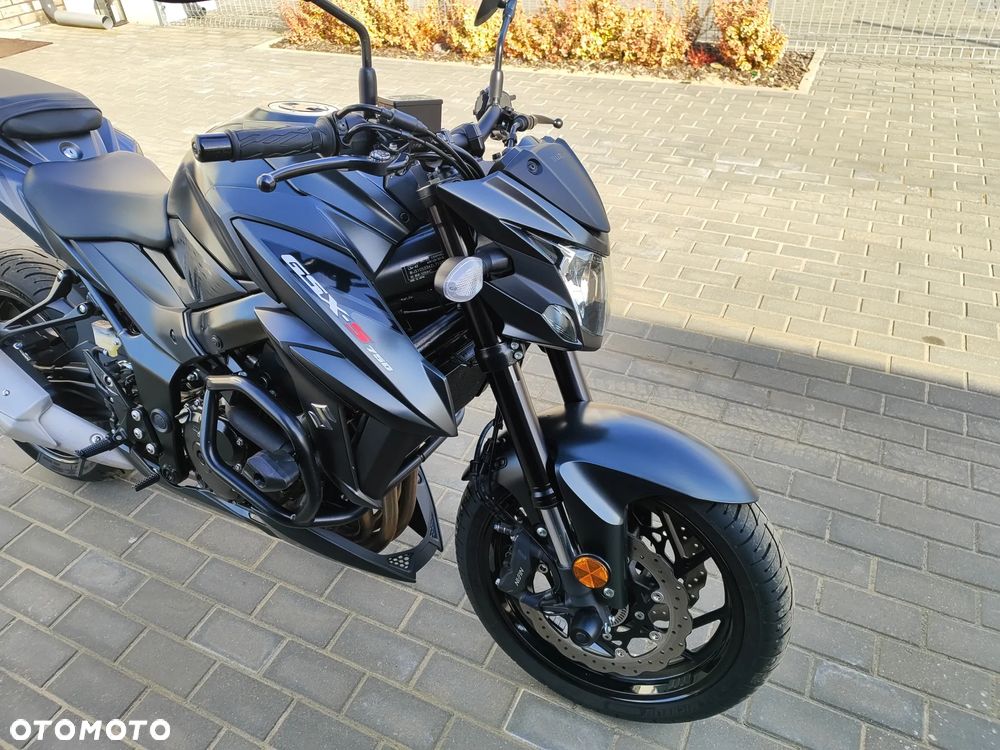 Suzuki GSX - 2