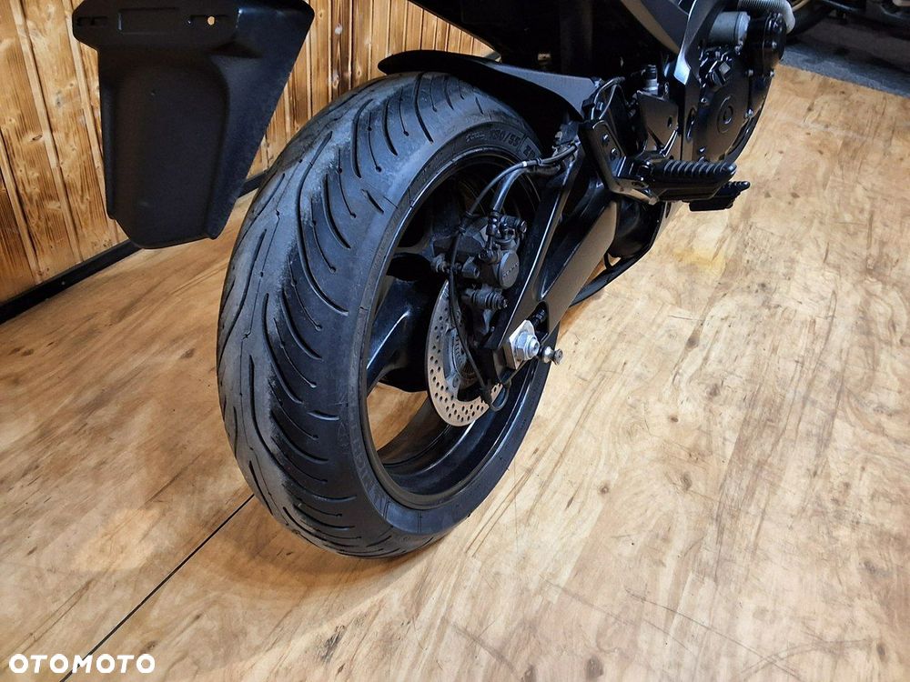 Suzuki GSR - 4