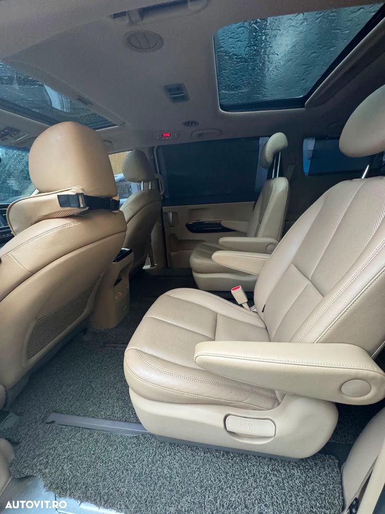 Kia Carnival - 14