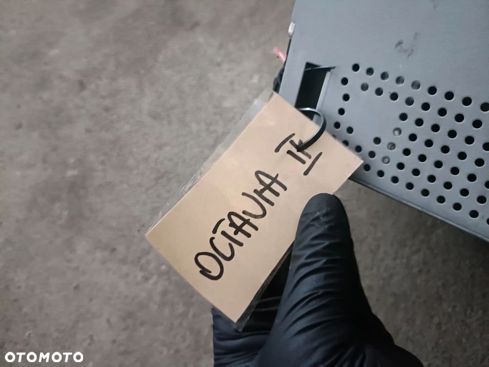 SKODA OCTAVIA II 04-13 r. radioodtwarzacz radioodbiornik radio 1Z0035161B + - 2