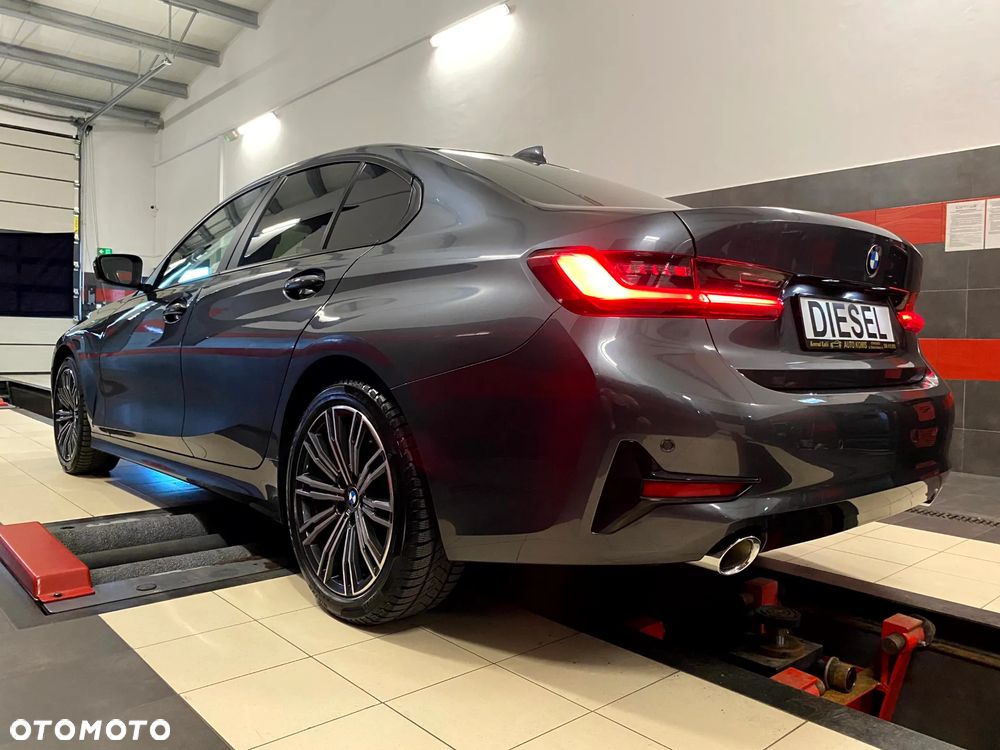 BMW Seria 3 320d Sport - 11
