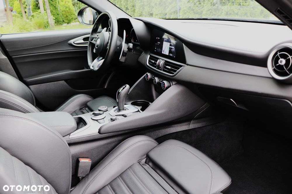 Alfa Romeo Giulia 2.0 Turbo Veloce Q4 - 22