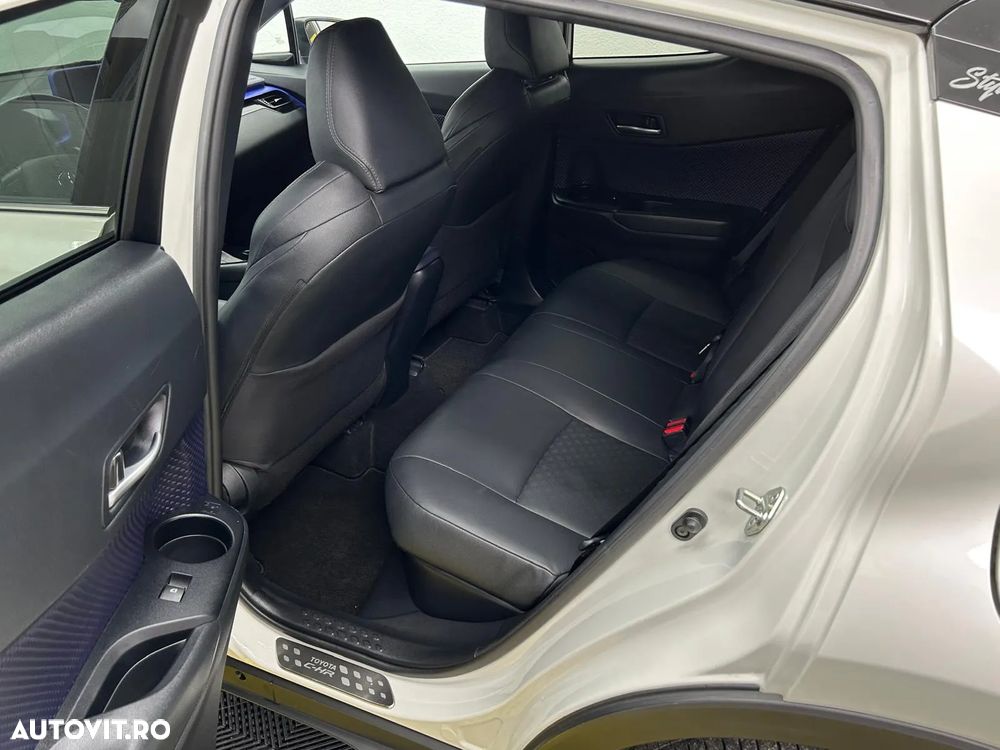 Toyota C-HR Hybrid Style Selection - 7