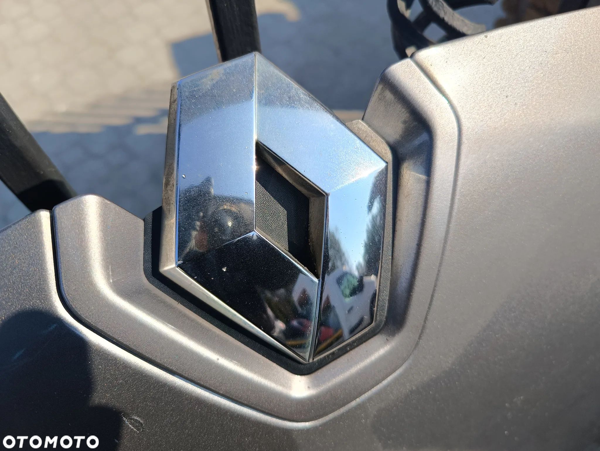 Emblemat znaczek logo maski  Renault Megane III TEKNG - 1
