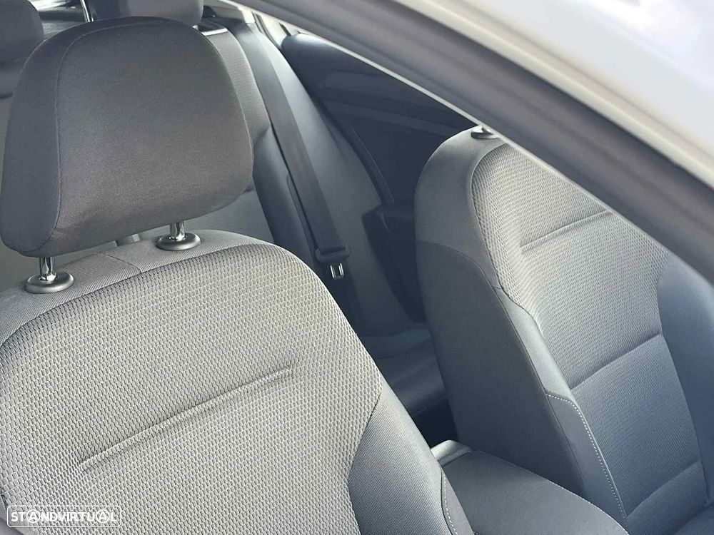 VW Golf 1.0 TSI Confortline DSG - 42