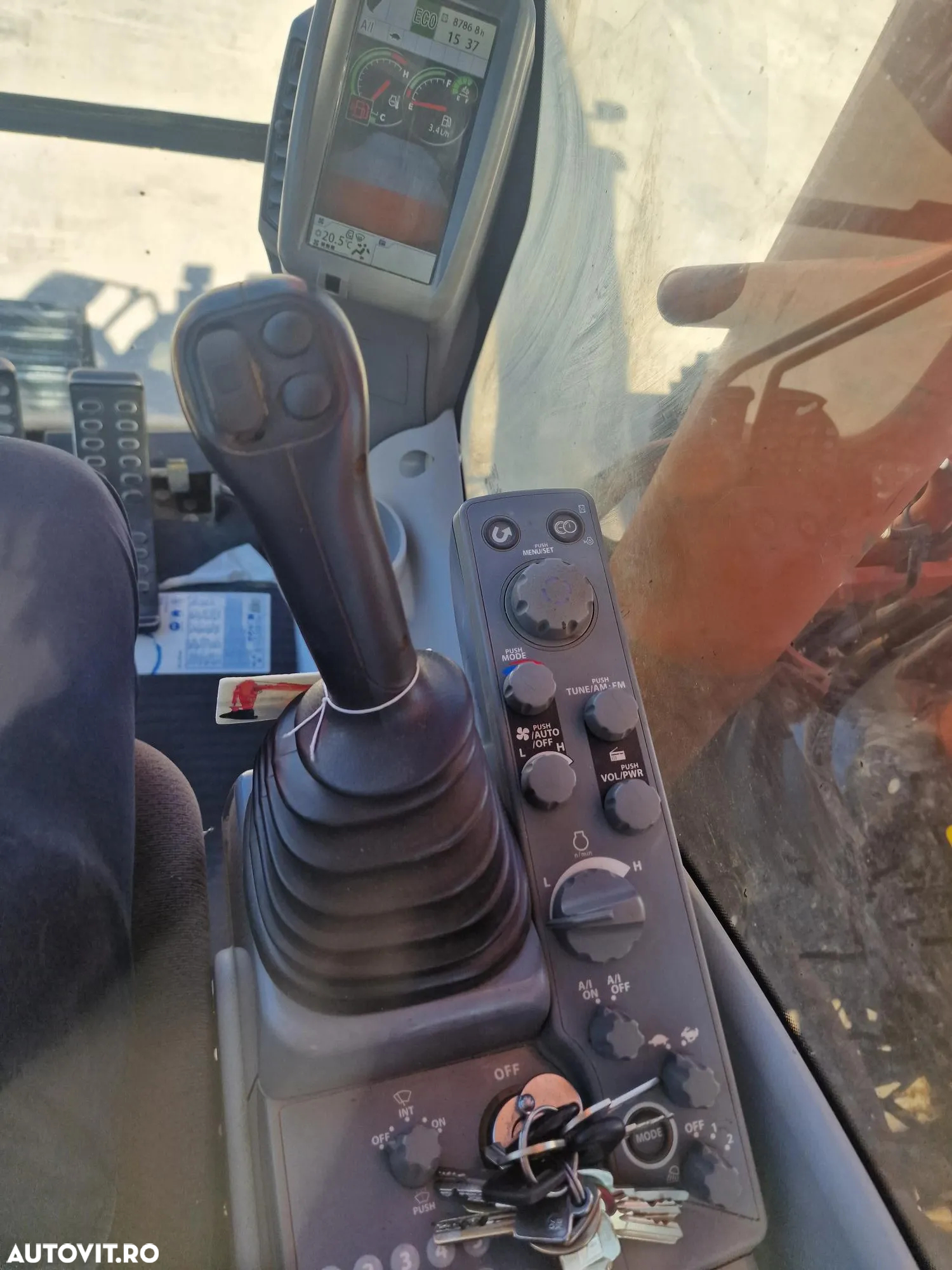Hitachi ZX300, 32t, Cupa NOUA 1,8mc, 2018, 8.786h, Gresare automata, Inst picon, 3 pompe hidr HITACHI, Camera spate, Camere laterale, consum mediu 15l/h, Stare foarte buna, posibilitate leasing 3 ani-PROMOTIE 87.900 EUR+tva - 10