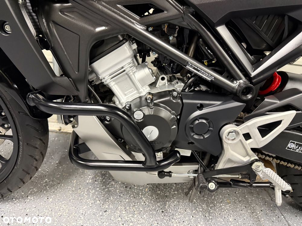 Honda CB - 16