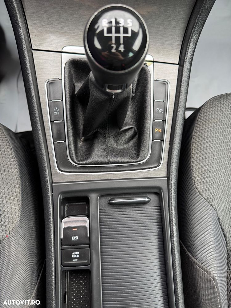 Volkswagen Golf 1.6 TDI BlueMotion Technology Trendline - 12