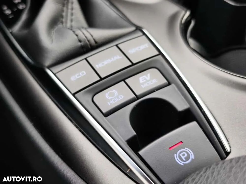 Toyota Camry 2.5 Hybrid Business - 23