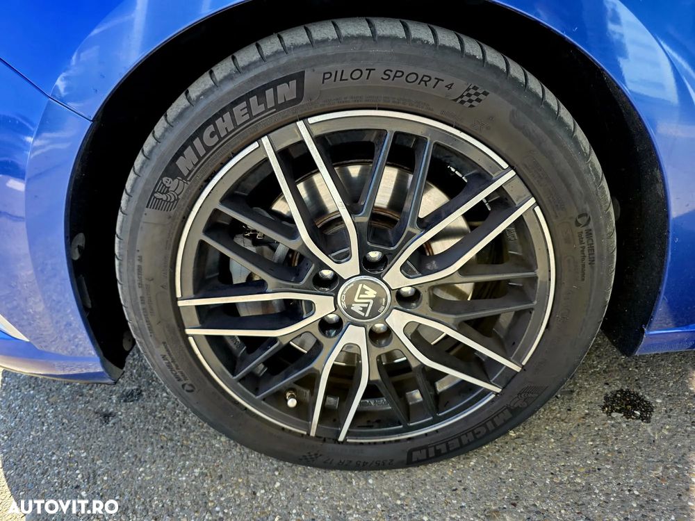 Renault Megane ENERGY dCi EDC GT - 37