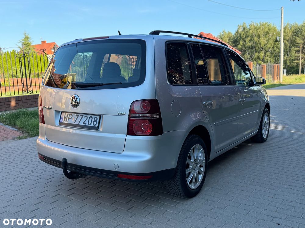 Volkswagen Touran 1.9 TDI DPF Blue Motion Highline - 4