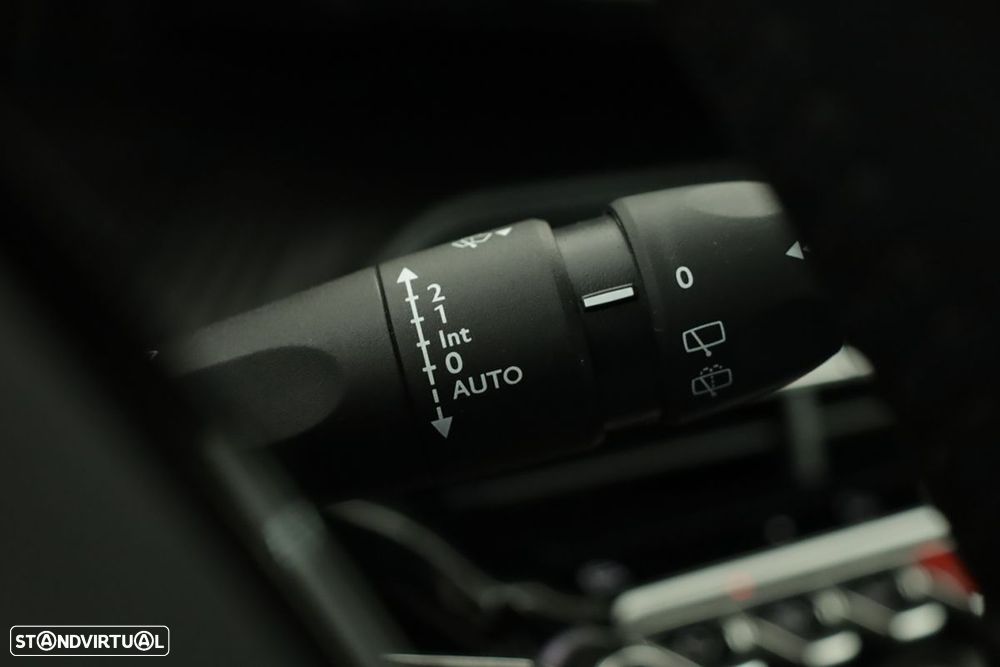 Peugeot 2008 1.2 PureTech Allure - 19