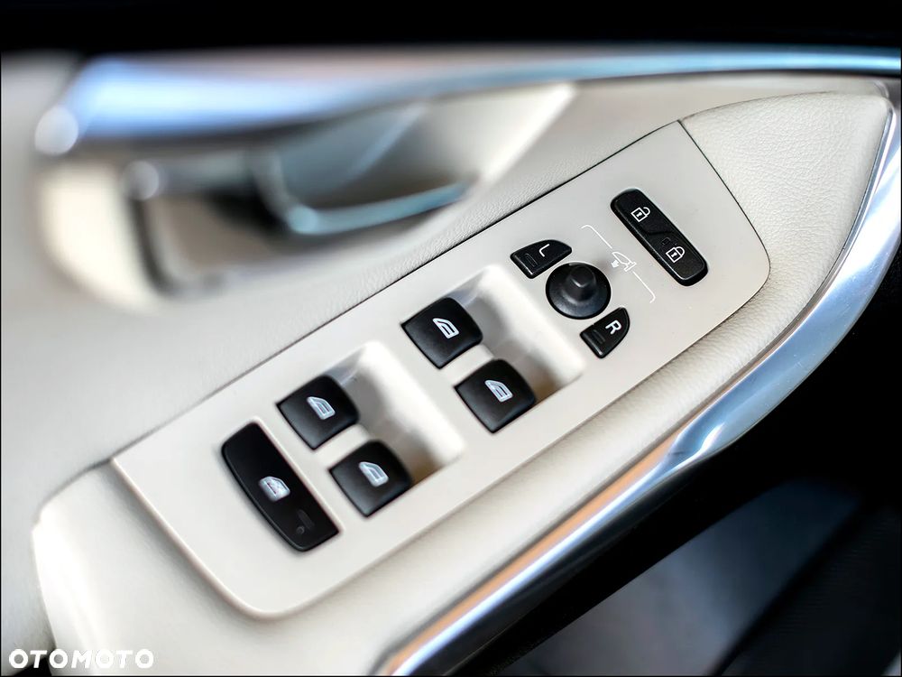 Volvo V40 D2 Summum - 30