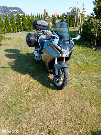 Honda VFR - 8