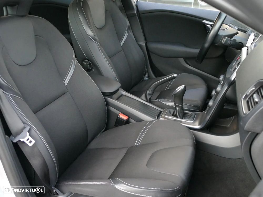 Volvo V40 1.6 D2 Momentum - 25