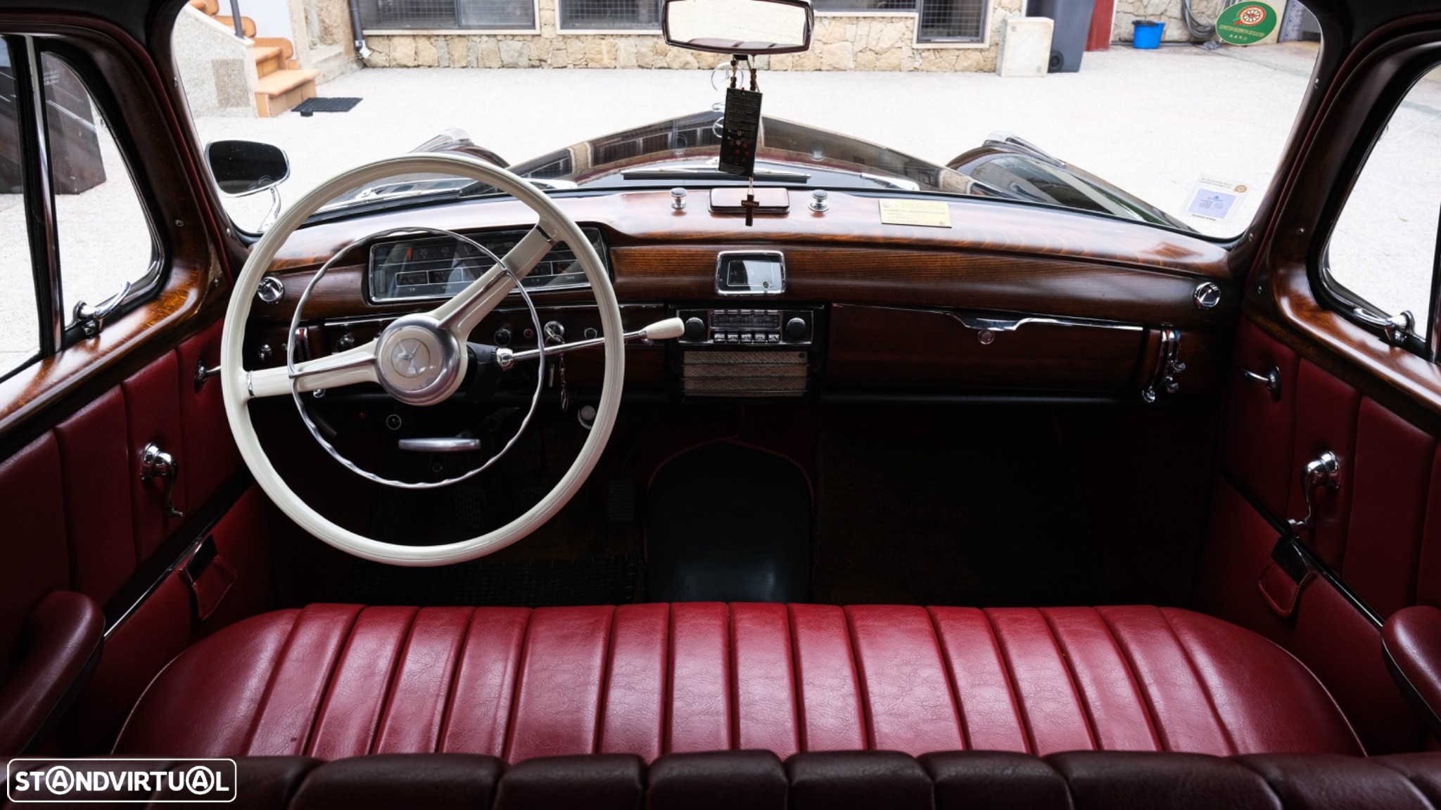 Mercedes-Benz 220 - 46