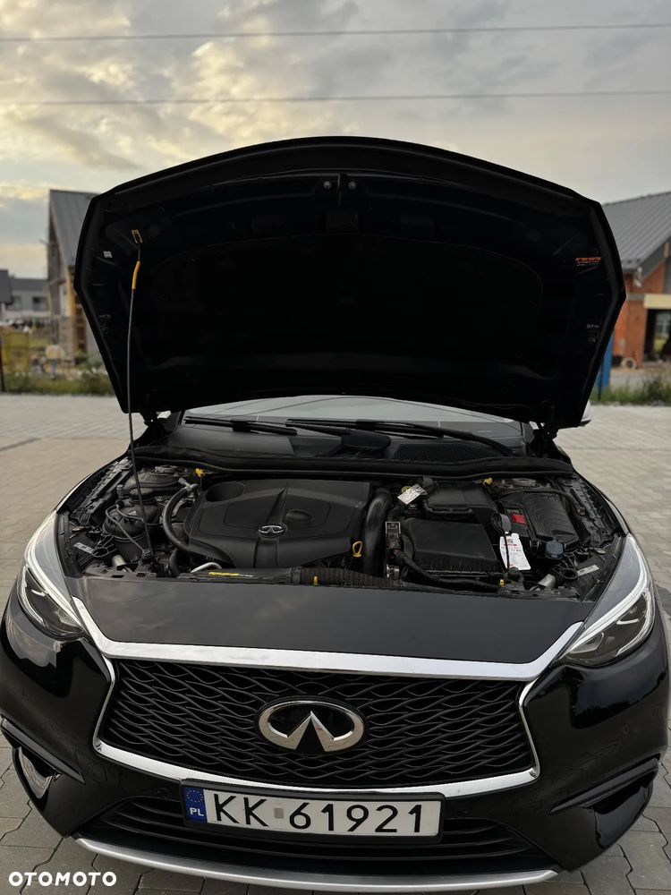 Infiniti Q30 2.2d City Black Edition AWD 7DCT - 9