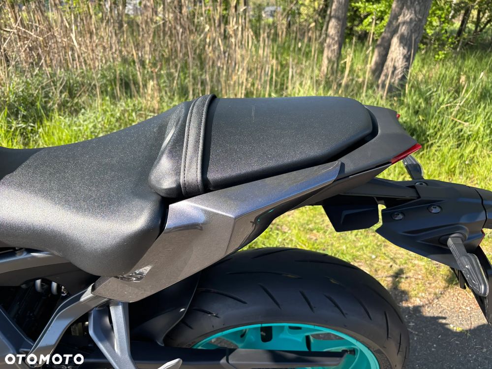 Yamaha MT - 12