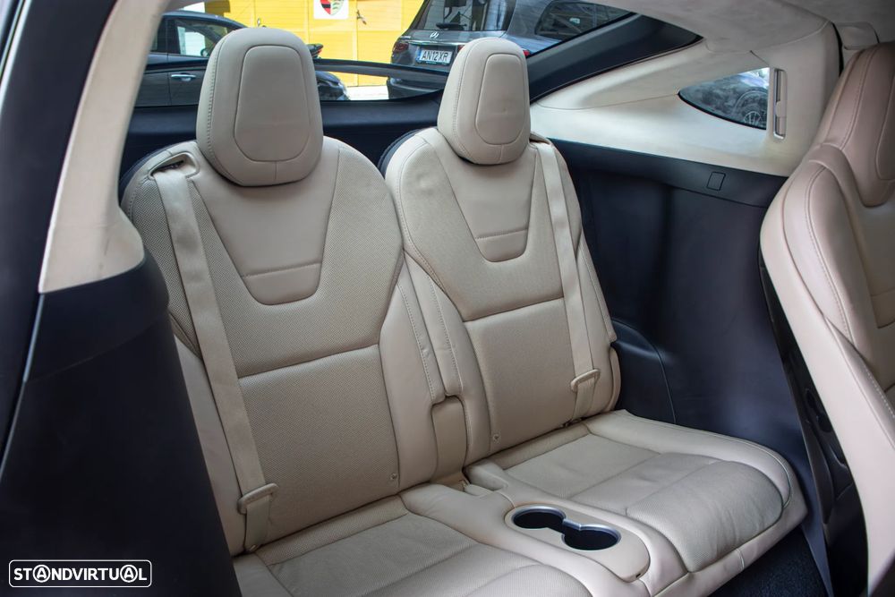 Tesla Model X 90D - 33