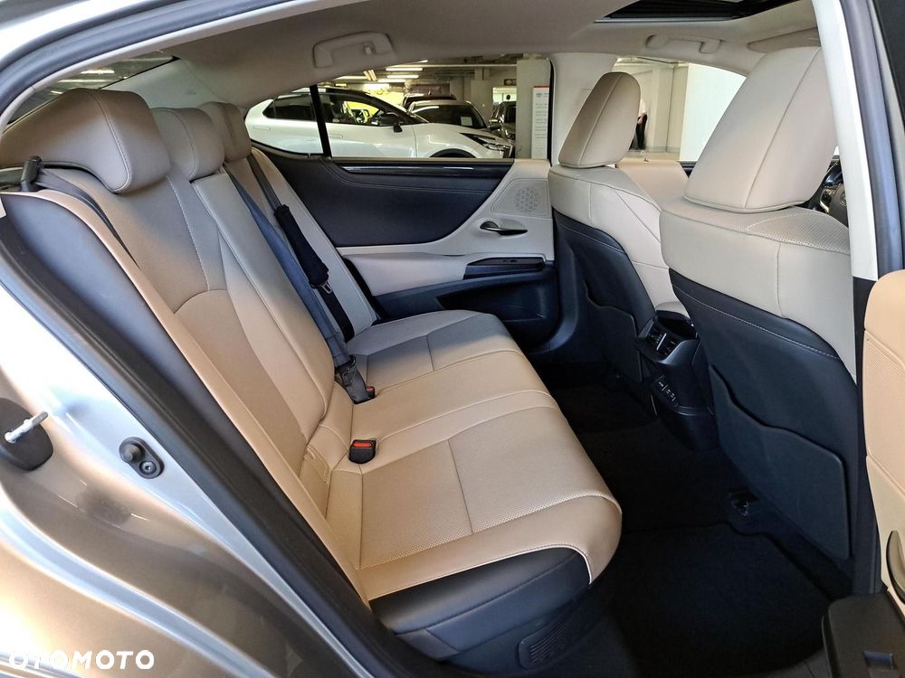 Lexus ES 300h Business Edition - 13