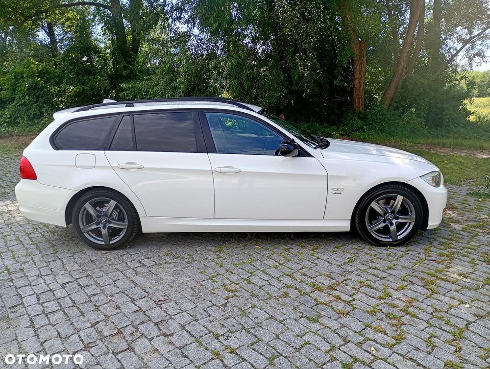 BMW Seria 3 320d xDrive DPF - 17