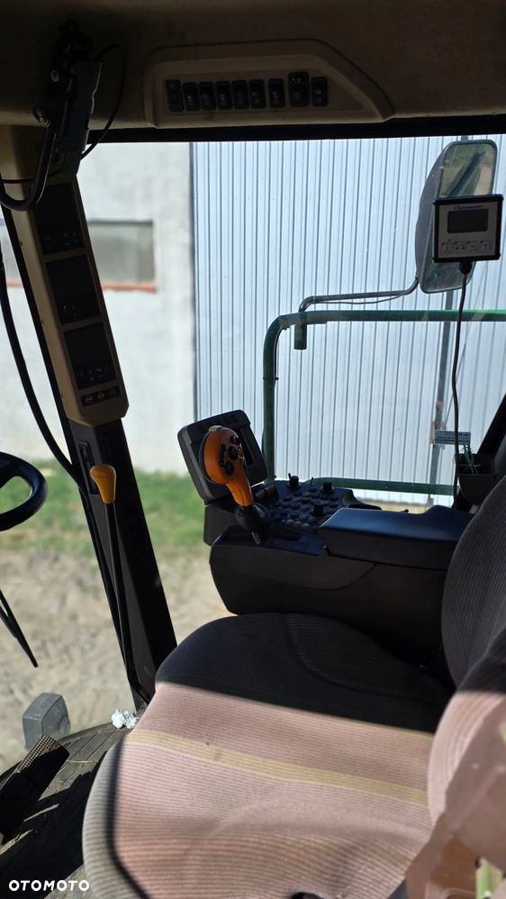 John Deere S690 - 4