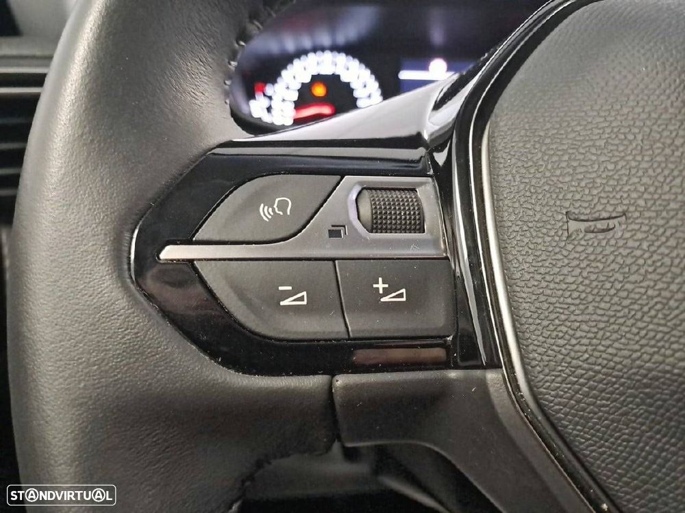 Peugeot 2008 1.2 PureTech Allure - 16