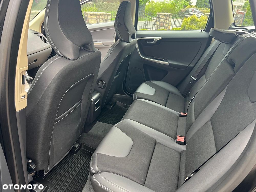 Volvo XC 60 D4 RDesign - 12